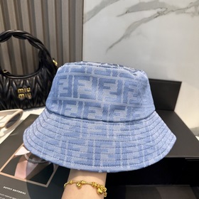 Кепка-канотье FENDI с логотипом в клас