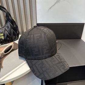Бейсболка FENDI из серии Monogram — кл