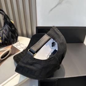 Бейсболка FENDI из серии Monogram — кл