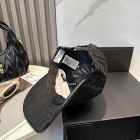 Бейсболка FENDI из серии Monogram — кл