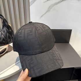 Бейсболка FENDI из серии Monogram — кл