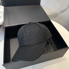 Бейсболка FENDI из серии Monogram — кл