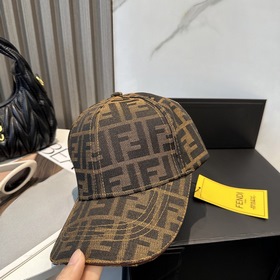 Бейсболка FENDI из серии Monogram — кл