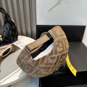 Бейсболка FENDI из серии Monogram — кл