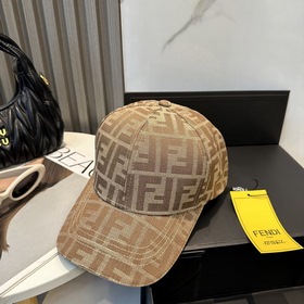 Бейсболка FENDI из серии Monogram — кл