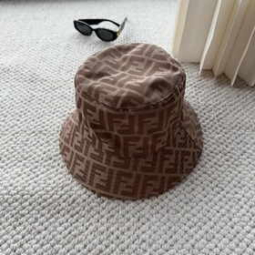 Кепка-канотье FENDI с логотипом в клас