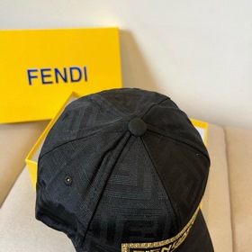 Бейсболка FENDI из серии Monogram — кл