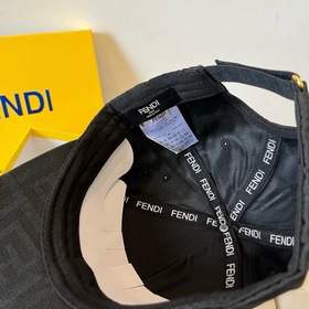Бейсболка FENDI из серии Monogram — кл