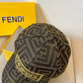 Бейсболка FENDI из серии Monogram — кл