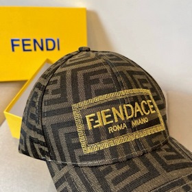 Бейсболка FENDI из серии Monogram — кл