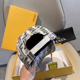 Новая бейсболка Fendi (Фенди) из ориги