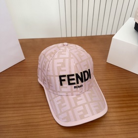 Бейсболка FENDI из серии Monogram — кл