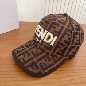 Бейсболка FENDI из серии Monogram — кл