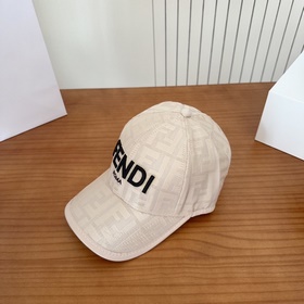 Бейсболка FENDI из серии Monogram — кл
