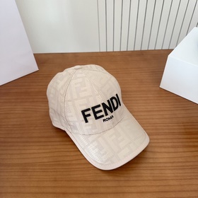 Бейсболка FENDI из серии Monogram — кл