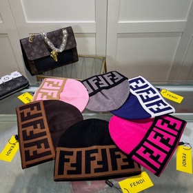 Вязаная шапка FENDI в комплекте с защ