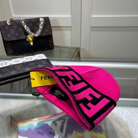 Вязаная шапка FENDI в комплекте с защ