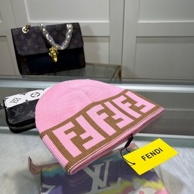 Вязаная шапка FENDI в комплекте с защ