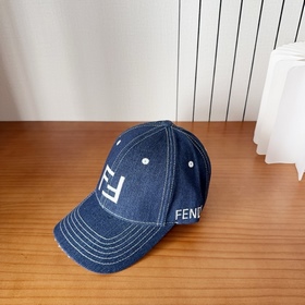 Бейсболка FENDI из серии Monogram — кл