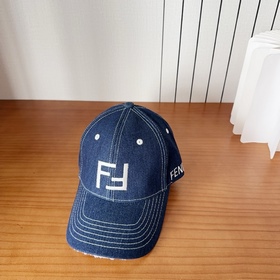Бейсболка FENDI из серии Monogram — кл