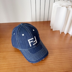 Бейсболка FENDI из серии Monogram — кл