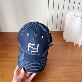 Бейсболка FENDI из серии Monogram — кл