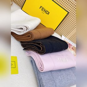 Хит коллекции трикотажа Fendi — шарф, 