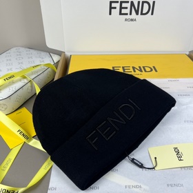 На официальном сайте FENDI представлен
