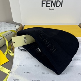 На официальном сайте FENDI представлен