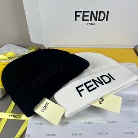 На официальном сайте FENDI представлен