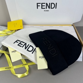 На официальном сайте FENDI представлен