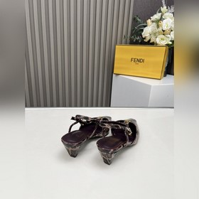 Материал： кожа с узором «змеиная кожа