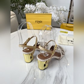 Сандалии Fendi. Размеры： 35–40 (41, 42
