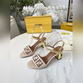 Сандалии Fendi. Размеры： 35–40 (41, 42