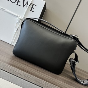 Loewe Новая модель 2026 года. Сумка-к
