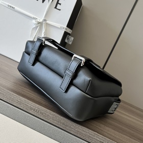 Loewe Новая модель 2026 года. Сумка-к