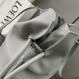 Loewe  Клач «Flamenco» из кожи наппа 