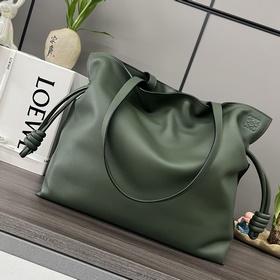 Loewe  Клач «Flamenco» из кожи наппа