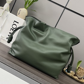 Loewe  Клач «Flamenco» из кожи наппа
