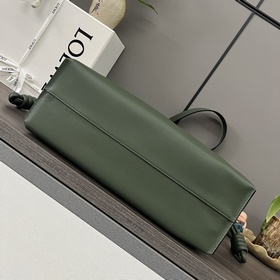 Loewe  Клач «Flamenco» из кожи наппа