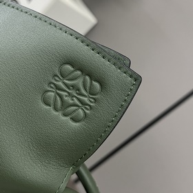 Loewe  Клач «Flamenco» из кожи наппа 
