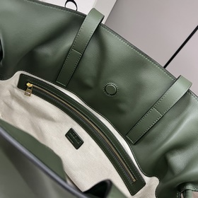 Loewe  Клач «Flamenco» из кожи наппа 