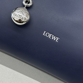 Loewe Средняя сумка Squeeze из кожи н