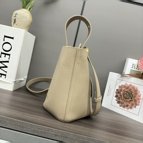 Сумка-ведро Loewe mini из мягкой зерни