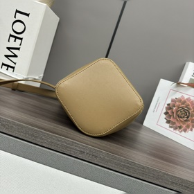 Сумка-ведро Loewe mini из мягкой теляч