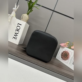 Сумка-ведро Pebble Bucket от Loewe из