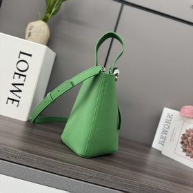 Сумка-ведро Loewe mini из мягкой зерни