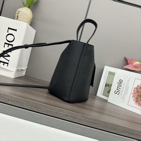 Сумка-ведро Loewe mini из мягкой зерни