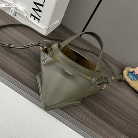 Новая мини-сумка Puzzle Fold от Loewe 