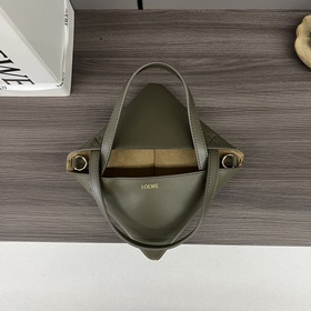 Новая мини-сумка Puzzle Fold от Loewe 